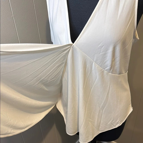 Z Ann Taylor Women’s Large Cream Asymmetrical V-Neck Tank Top - Picture 4 of 6